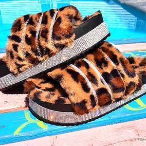 SEND OFFERS 🙏🏼 Furry Embellished Slides Leopard Print NIB sz 7